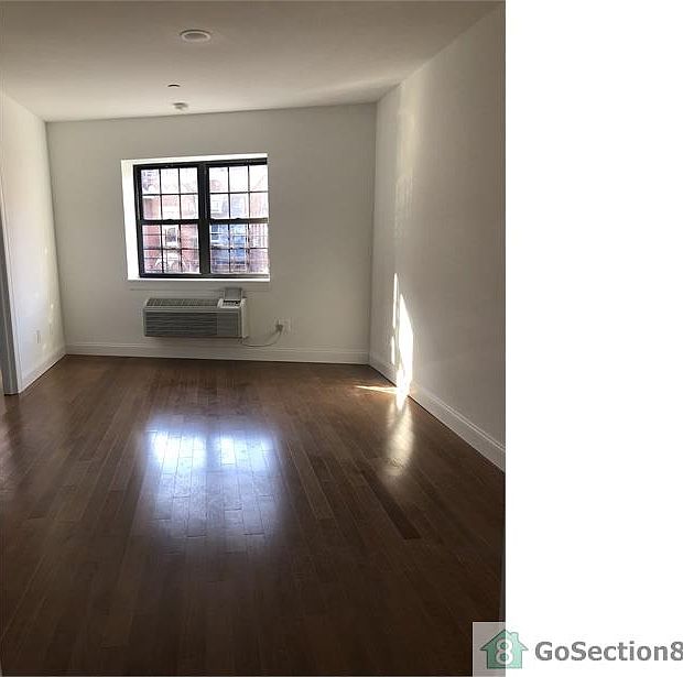 2nd image of 2720 Claflin Ave #3B