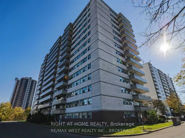 215 Glenridge Ave #207, Saint Catharines, ON L2T 3J7