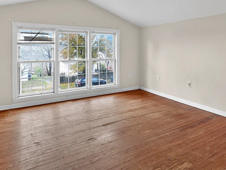 721 Myrtle St — Photo 3