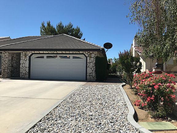 2nd image of 18055 Joshua Tree Ln