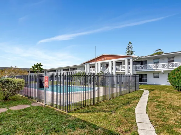 1701 NW 46th Avenue #207, Lauderhill, FL 33313