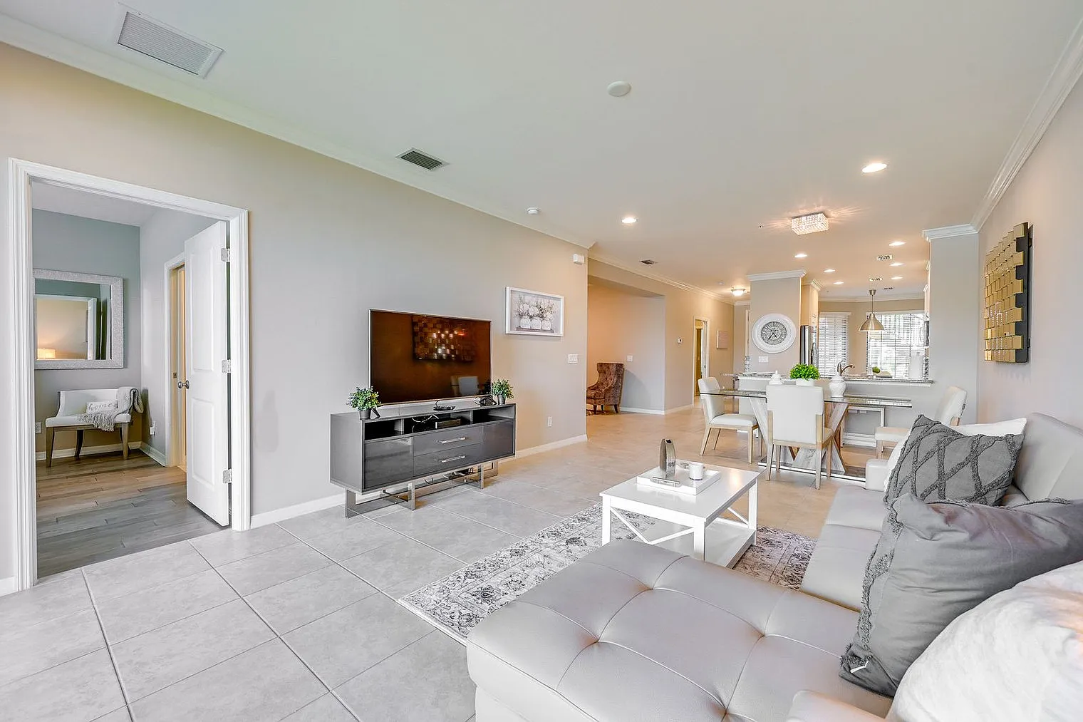 2 bed, 2.0 bath, 1625 sqft, $5,225 — Photo 3