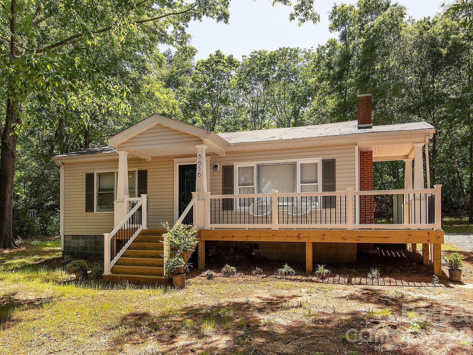 2 bed, 1.0 bath, $2,200 — Photo 1