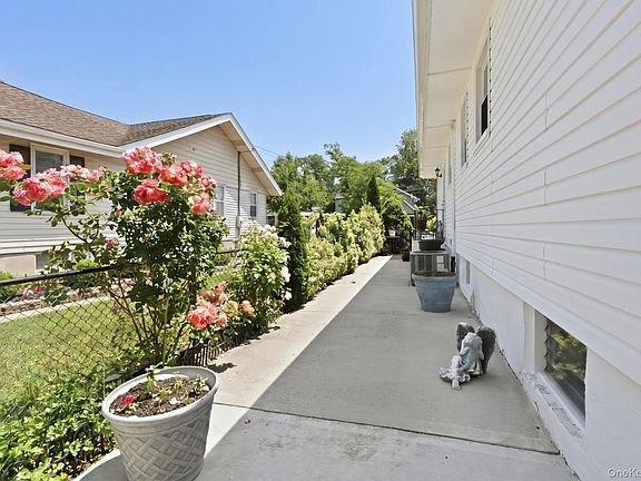 5th image of 153 Davison Avenue