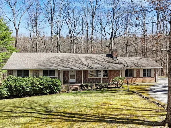 114 Maxon Ln, Sewanee, TN 37375