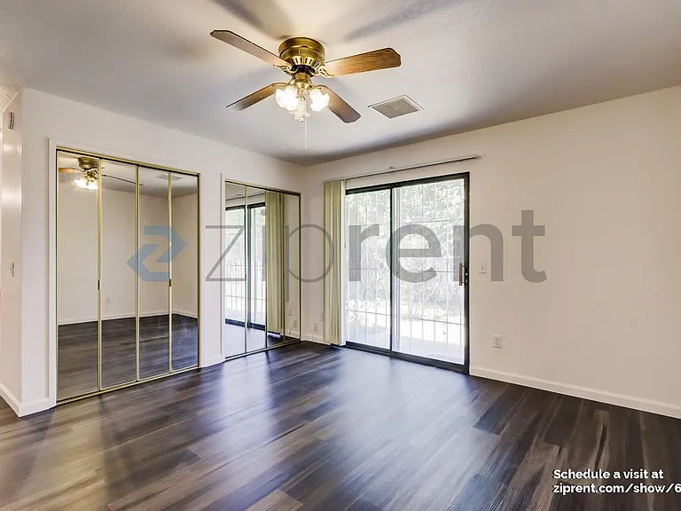 168 W Adams St — Photo 15