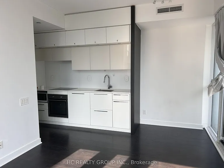 15 Grenville St #2303 — Photo 8