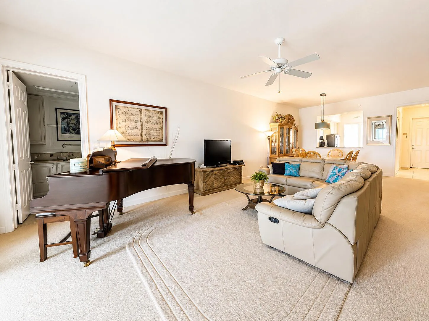 2 bed, 2.0 bath, 1989 sqft, $2,700 — Photo 3