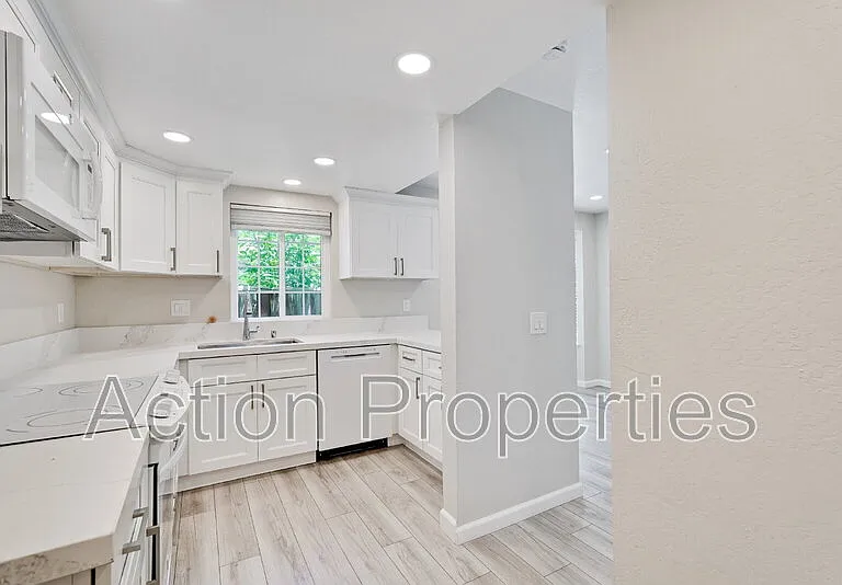 2091 San Luis Ave #8 — Photo 8