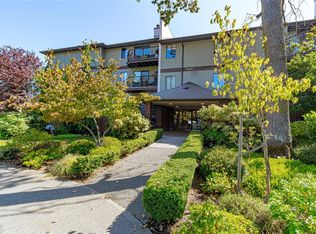 Chestnut Grove, Victoria, BC V8R 1L4