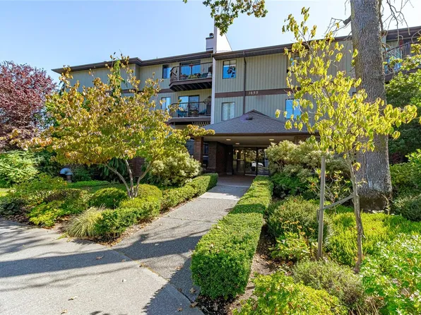 1655 Begbie St #412, Victoria, BC V8R 1L4