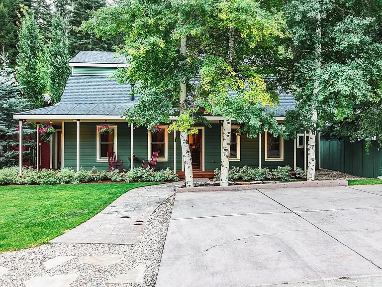 199 Daly Ave — Photo 2