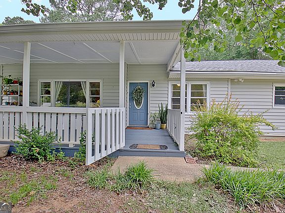 3rd image of 70 Moore Rd