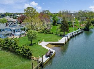 112 Peninsula Dr, Babylon, NY 11702
