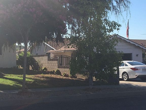 3rd image of 1126 N Holmar Ave