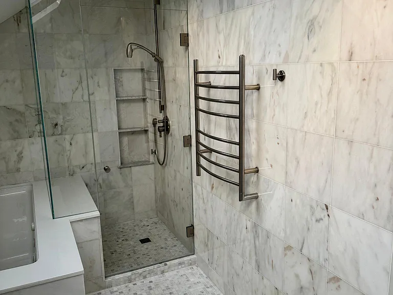 Rain-dance shower and steam room