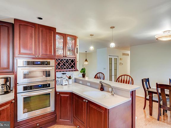 4th image of 15 Upman Ct
