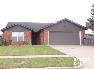 2420 SW 44th St, Lawton, OK 73505