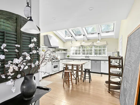 72 Runnymeade Dr, East Hampton, NY 11937