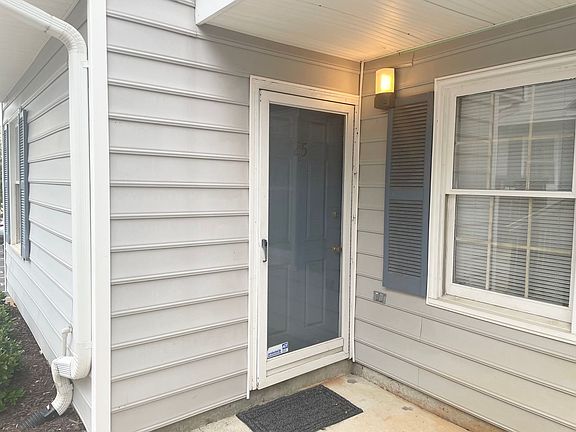 2nd image of 1227 Barnwell St Unit 25