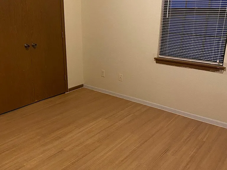 422 NE Churchill St #422 — Photo 6