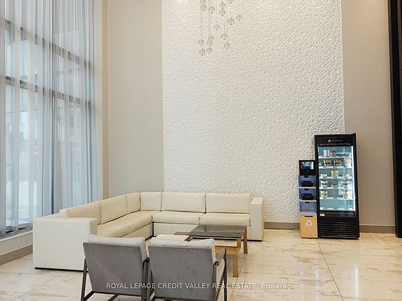 5th image of 32 Forest Manor Rd #401
