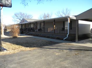 219 E College St, Lebo, KS 66856