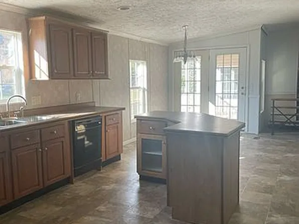 140 Ballpark Rd, Elkhorn City, KY 41522