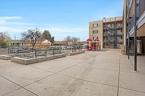 Section 8 Approved! Great location close to the city! Photo 1