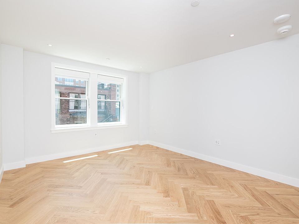 2nd image of 12-16 Commonwealth Ave #605