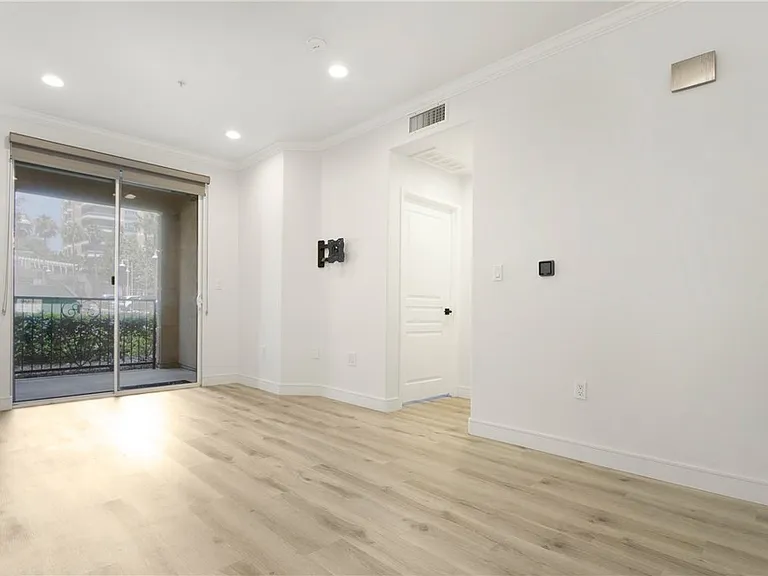 2117 Watermarke Pl — Photo 10