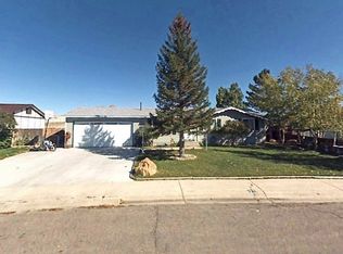 1525 N Riverbend Dr, Green River, WY 82935