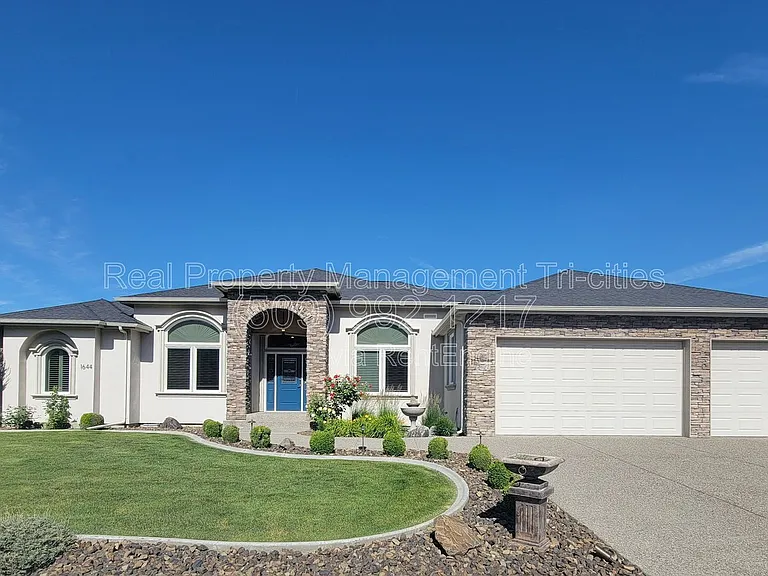 1644 Naples Ln — Photo 1