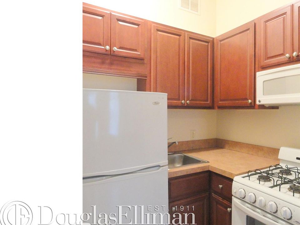 2nd image of 403 E 79th St APT 4B