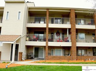 14 Lakeshore Ct, Council Bluffs, IA 51501