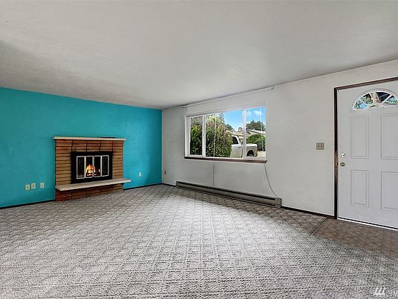 2nd image of 4230 Hornet Dr NE