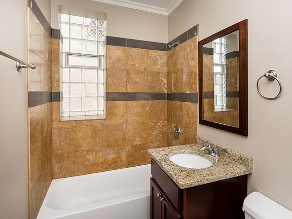 5th image of 3101 N Racine Ave #1
