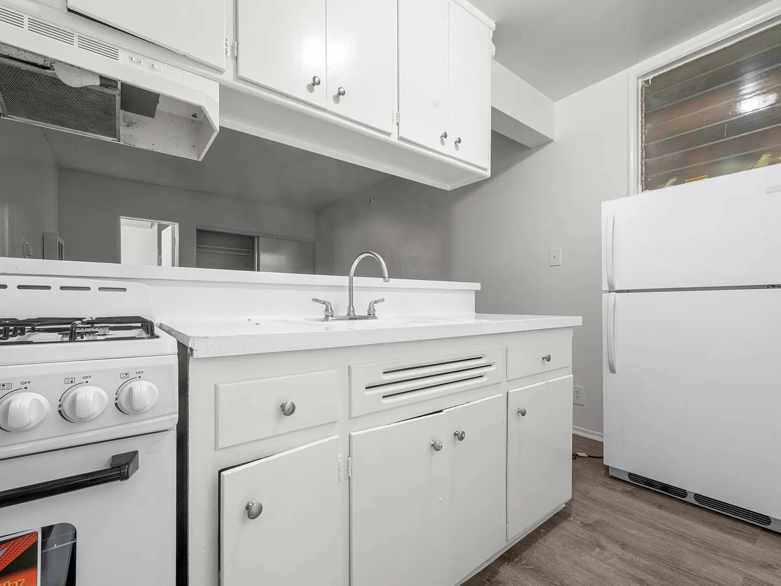 5326 La Mirada Ave — Photo 2