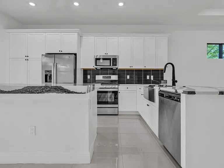 5501 Santa Rosa Ln — Photo 9