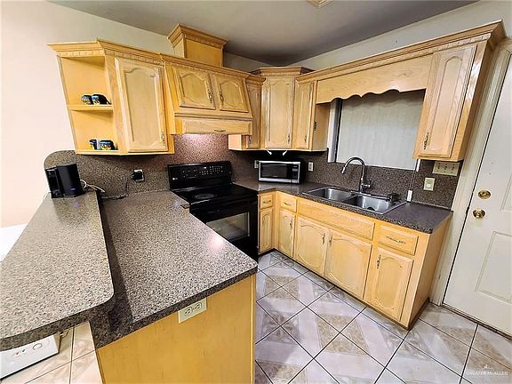 5th image of 309 E Chaparral St