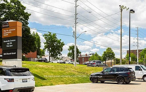 271 Queen St S #204 — Photo 24