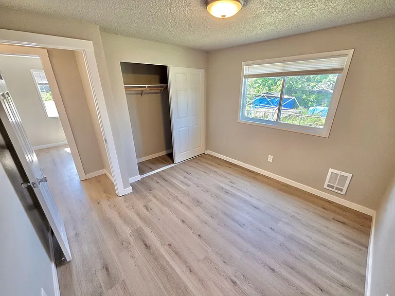 Luminous & Spacious apartments with Private Balcony in Tacoma — Photo 12