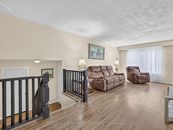 4th image of 22 Roehampton Ave