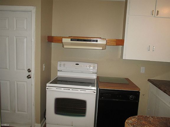 6. 842 S Pershing, Kitchen (2)