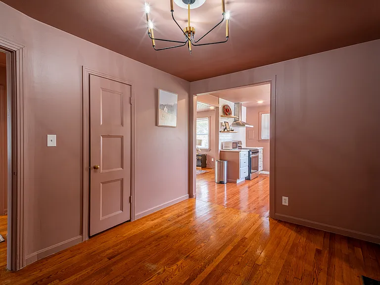 Fairlane Dr — Photo 16