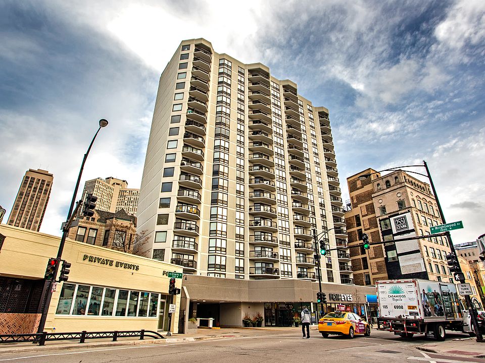 2555 N Clark