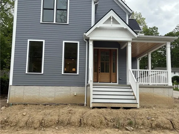 295 S Franklin St, Chagrin Falls, OH 44022