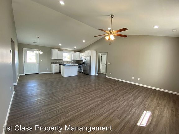 3rd image of 116 Lincoln Dr