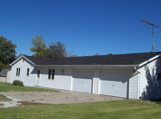 1418 E Ridge Dr, Brooklyn, IA 52211