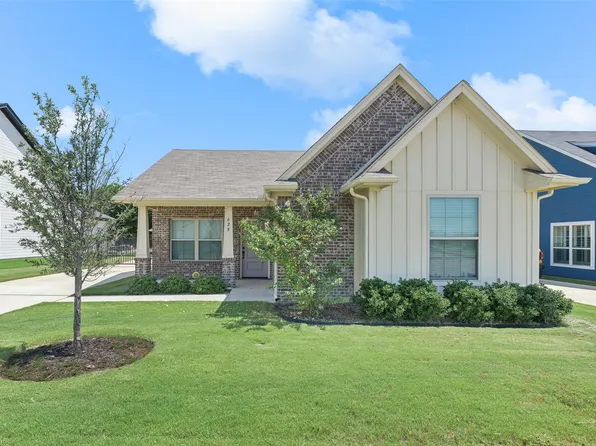 628 Joy Ct, Burleson, TX 76028